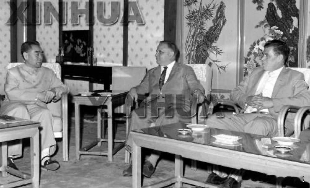 【周总理历史上的今天——5月19日】
1963年5月19日，国务院总理周恩来在北