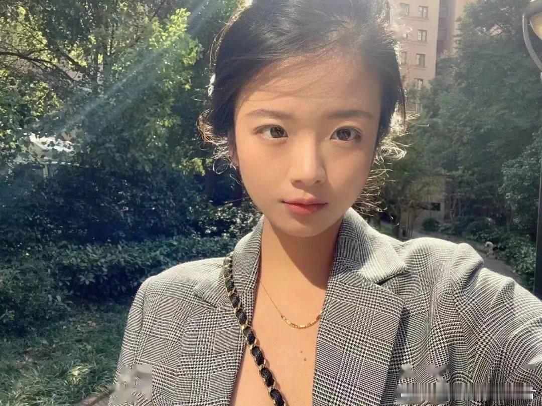 2019年1月28日，华东政法大学大三学生王洁莹花365元在某APP上购买了上海