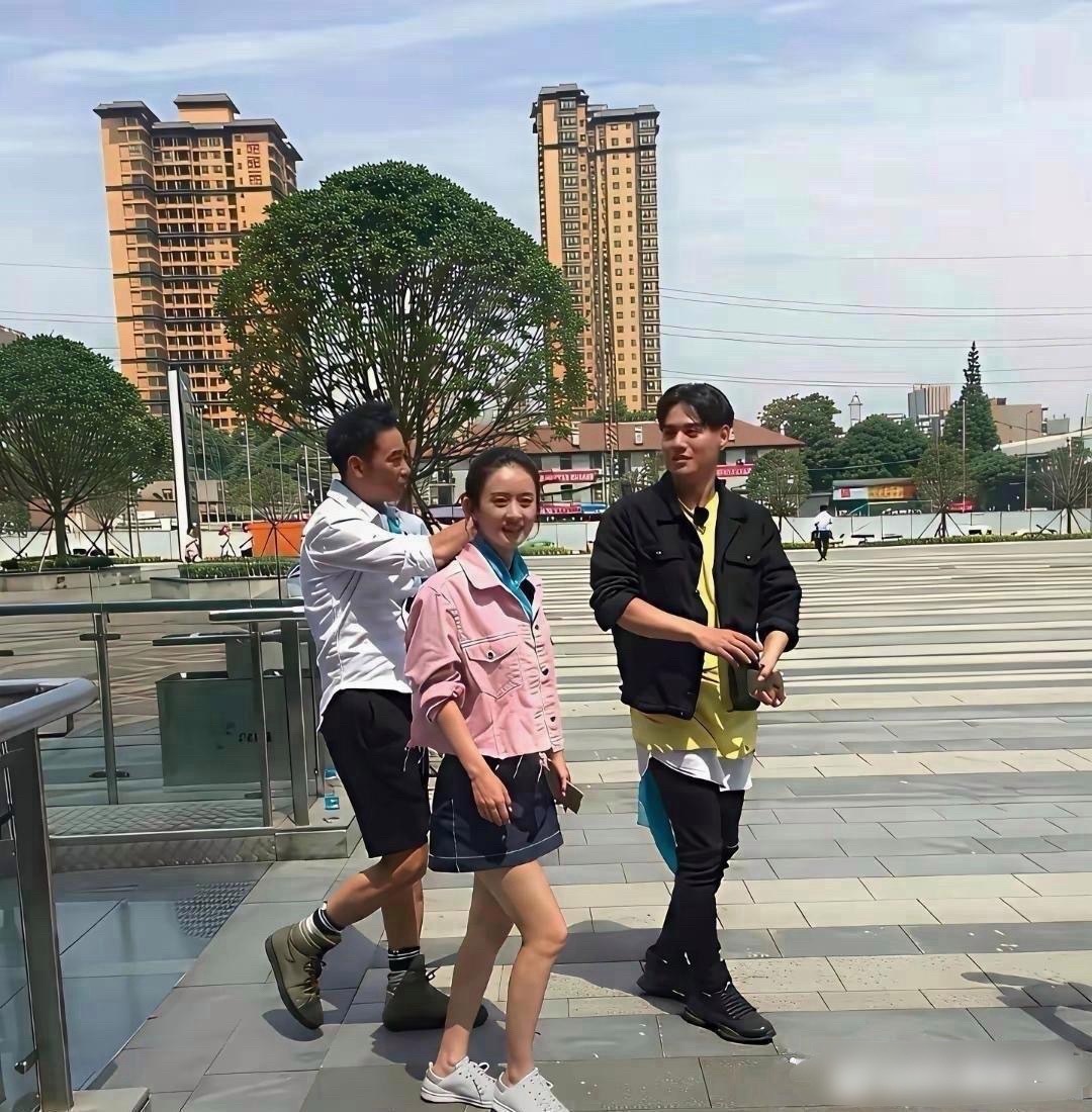 路人视角真实的赵丽颖，你们能接受吗？？ 