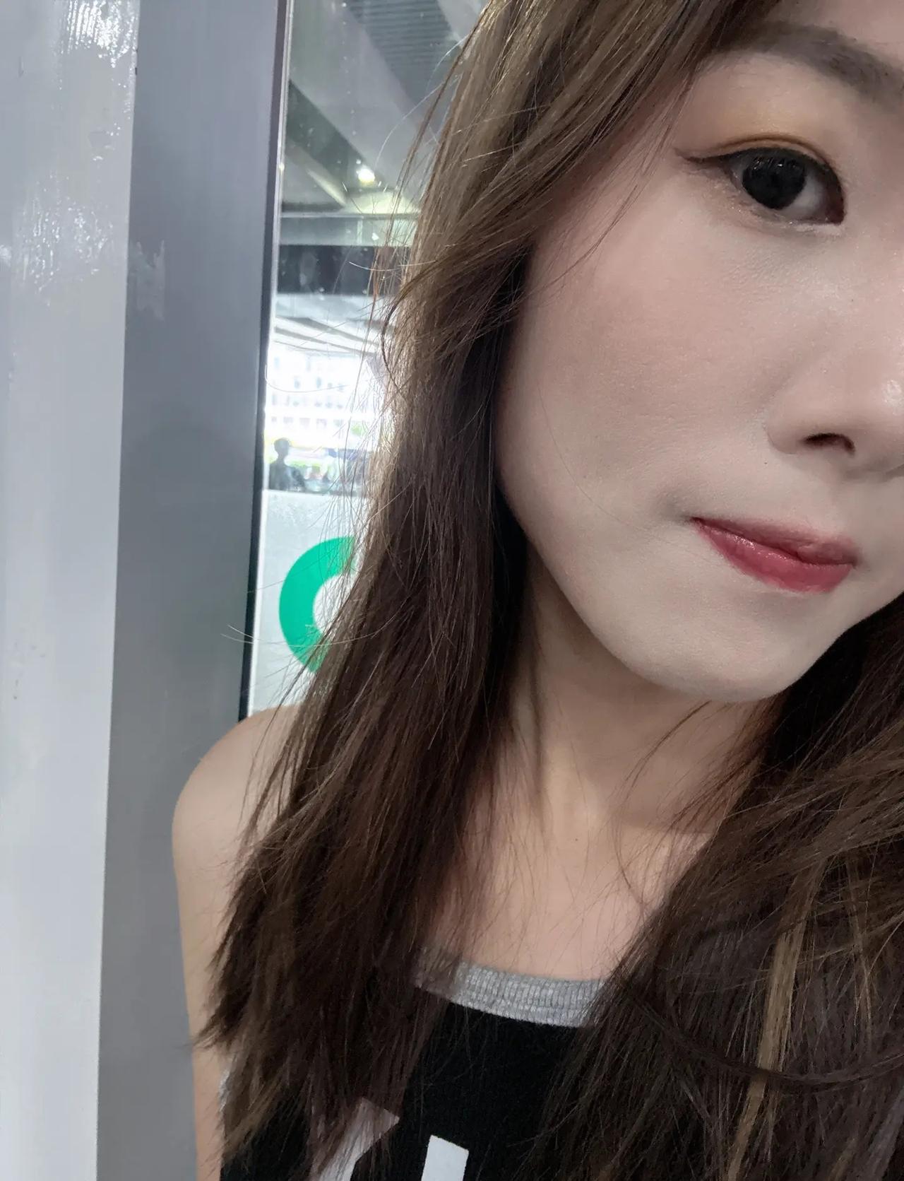 邓紫棋:“当你遇到过不去的事情，也许可以抬头看看天空，听听这无声的宣告:既然天空