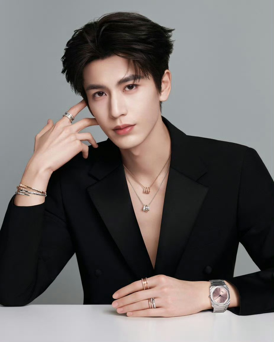 恭喜🎉🎉张凌赫成为宝格丽品牌大使～内外网一起官宣～期待他的新造型～张凌赫官宣