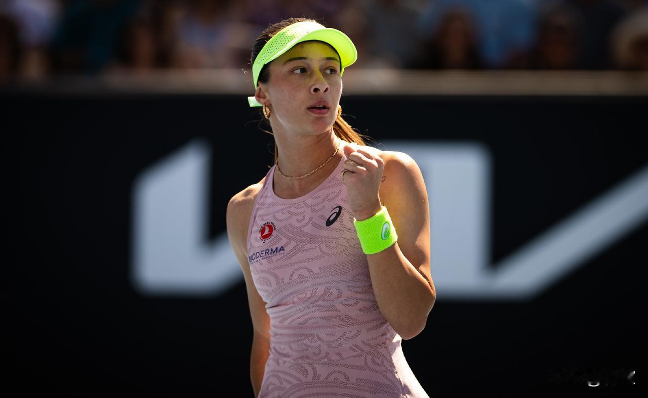 森梅兹，神奇爆冷、创造历史！
澳网又出冷门了！从资格赛晋级的土耳其球员森梅兹以2