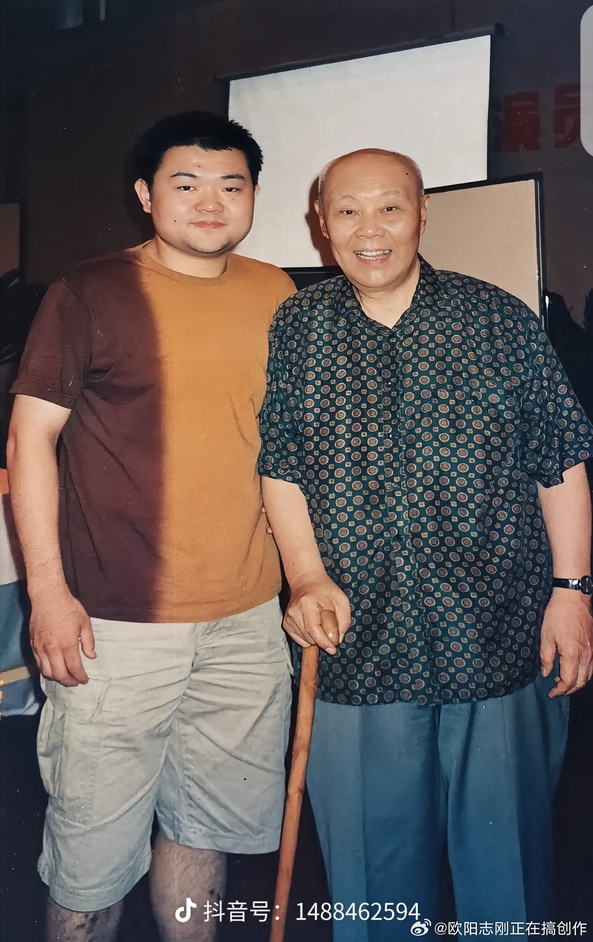 班赞的母亲在斗鹰上面有个号叫″赞娘″，里面发了很多班赞的照片。 
