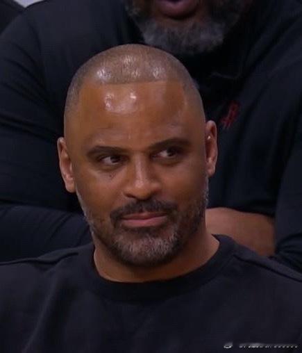 最近三场青岛队的关键球给我看得这个紧张啊，是真的需要赛后来几罐崂山啤酒缓一缓了