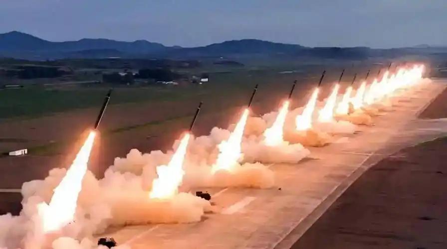 美国敢动中国吗？俄专家说了句大实话：到2030年，能打到美国本土的核弹头超过10