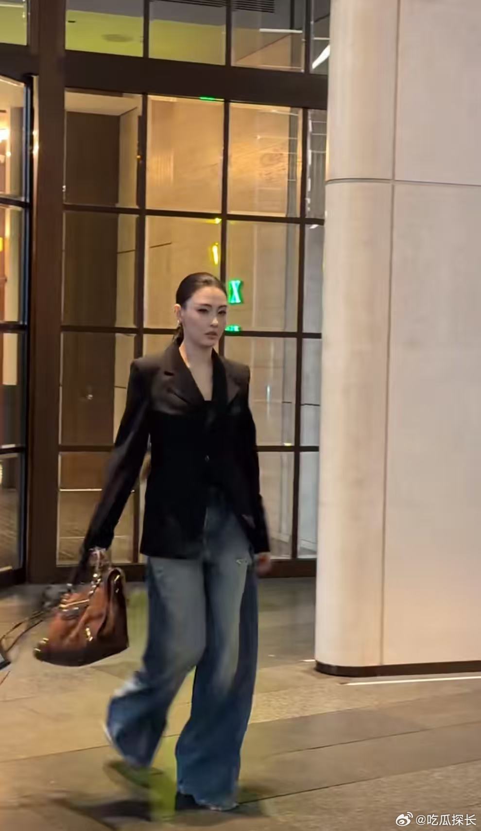 张柏芝这几步好有电影感张柏芝这几步走的也太有电影感了吧，就是简简单单走个路，但画