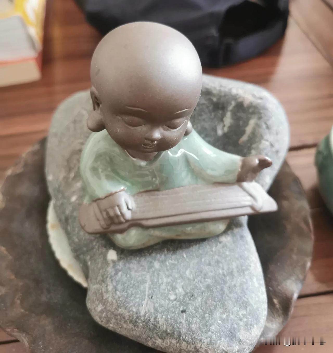 我儿子美滋滋地跟我说：我女朋友才惨来，她刚回家两天就被她妈嫌弃了，嫌她烦人。我说