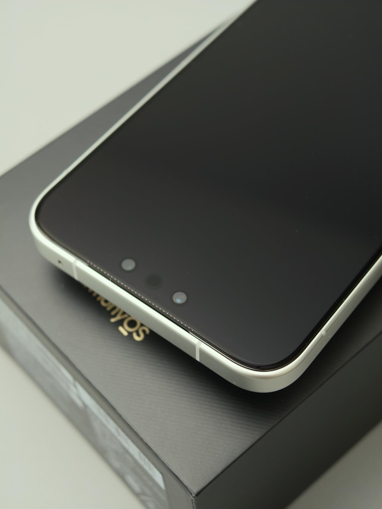 没有白边，没有缝隙，AR抗反射
华为mate80系列这款钢化膜真的很绝，覆盖率拉