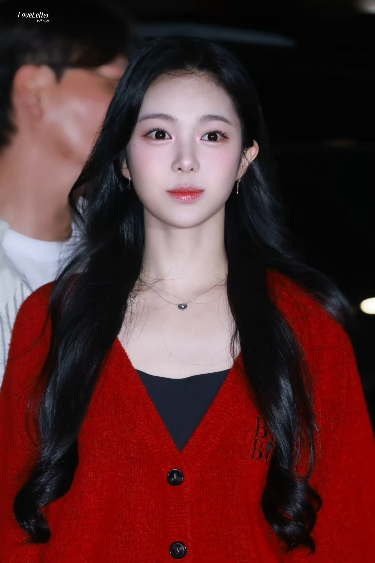 太美了，我本来在耕田的，一看到郑伊安的照片跟打了鸡血一样，一脚把牛踢开了，自己耕