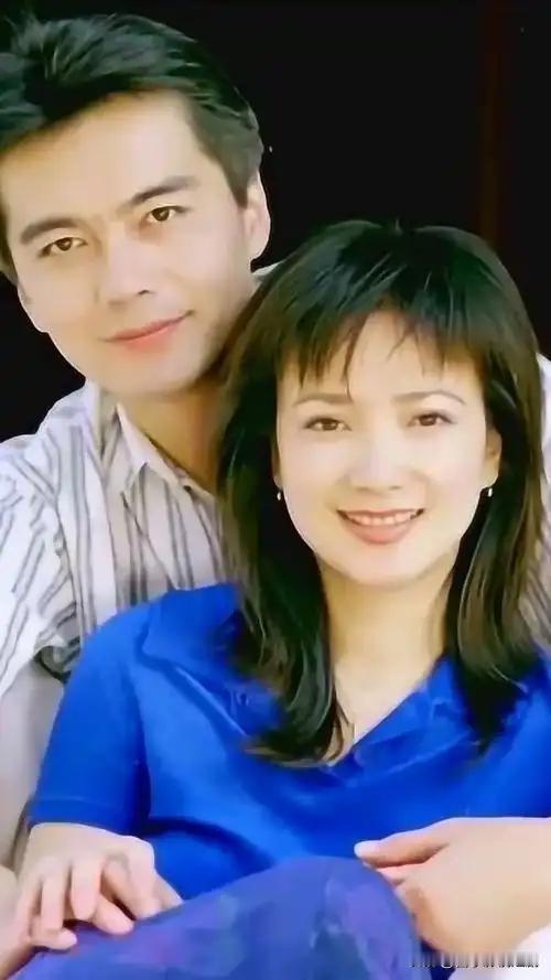 何晴谈与许亚军离婚：情散缘未尽，仍是挚友

2025年12月13日，何晴离世的消