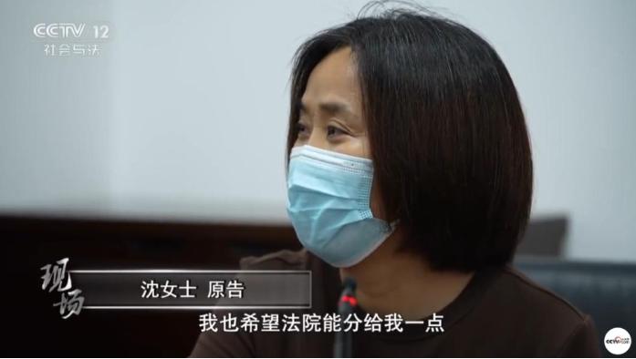 上海一老人去世9年后，“干女儿”把老人亲侄子告了，说自己尽到了赡养义务，要求对方
