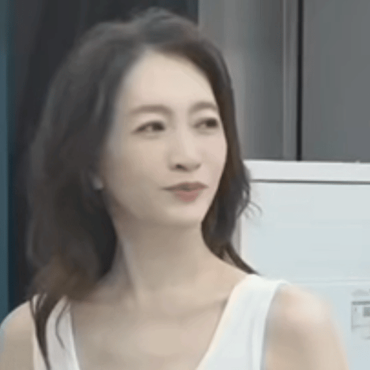 小猪皱脸 