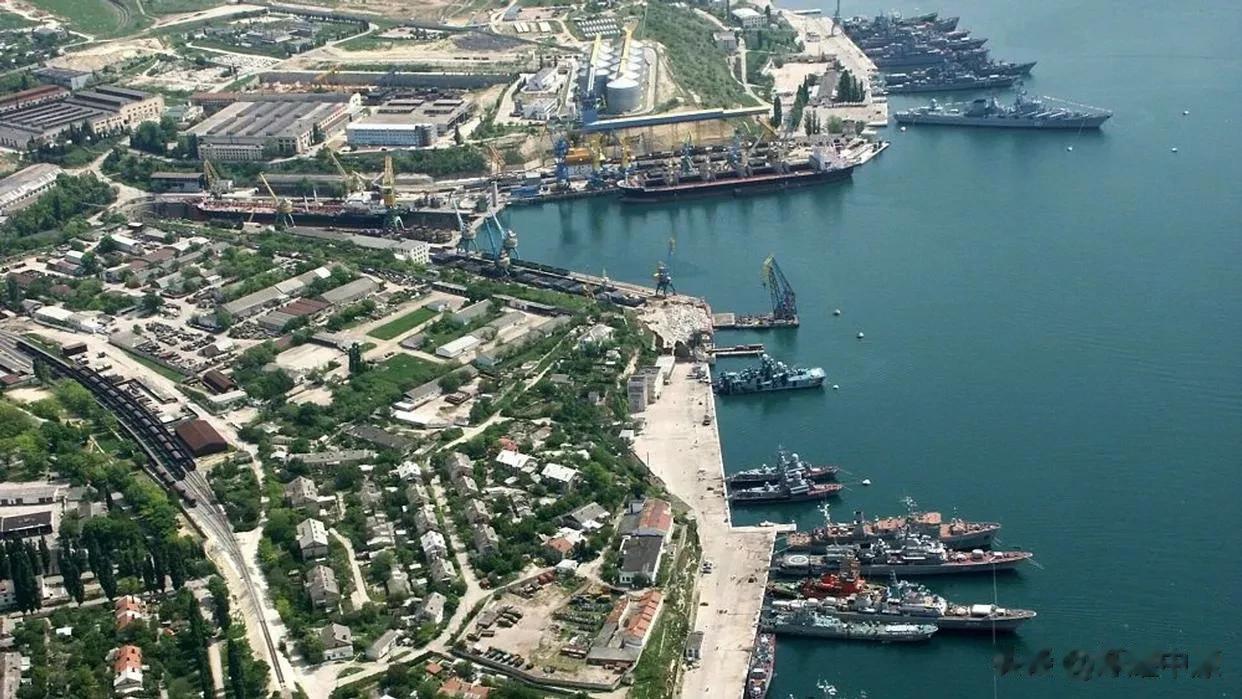 俄塞瓦斯托波尔行政长官：几架无人机在塞瓦斯托波尔附近海上被摧毁

来源:俄罗斯卫