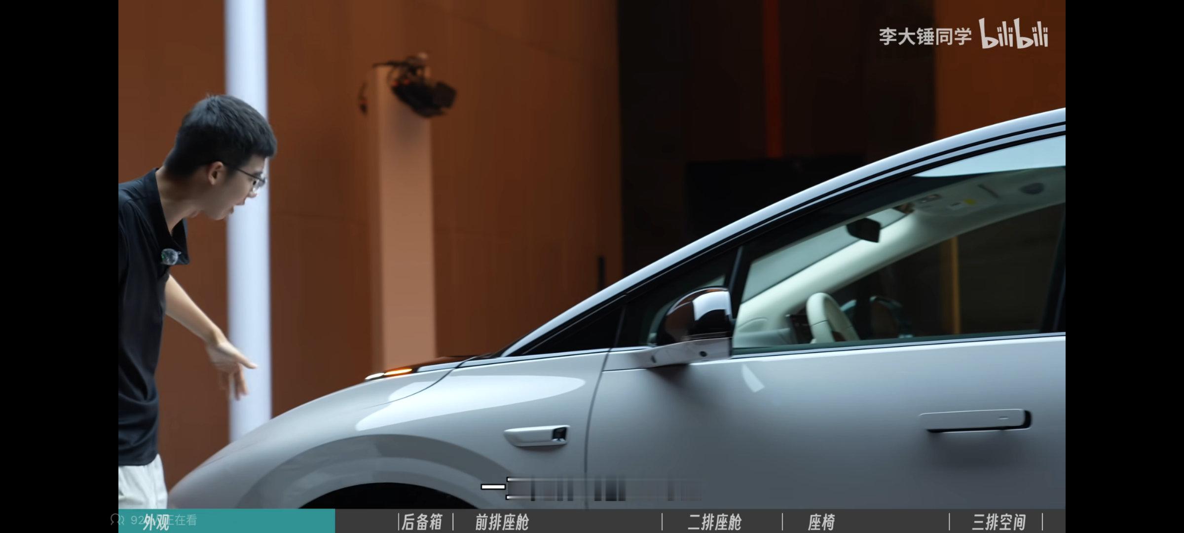 理想 i8 的后视镜障眼法真的很巧妙，用后视镜挡住了车头和车身窗线的高低差，今天