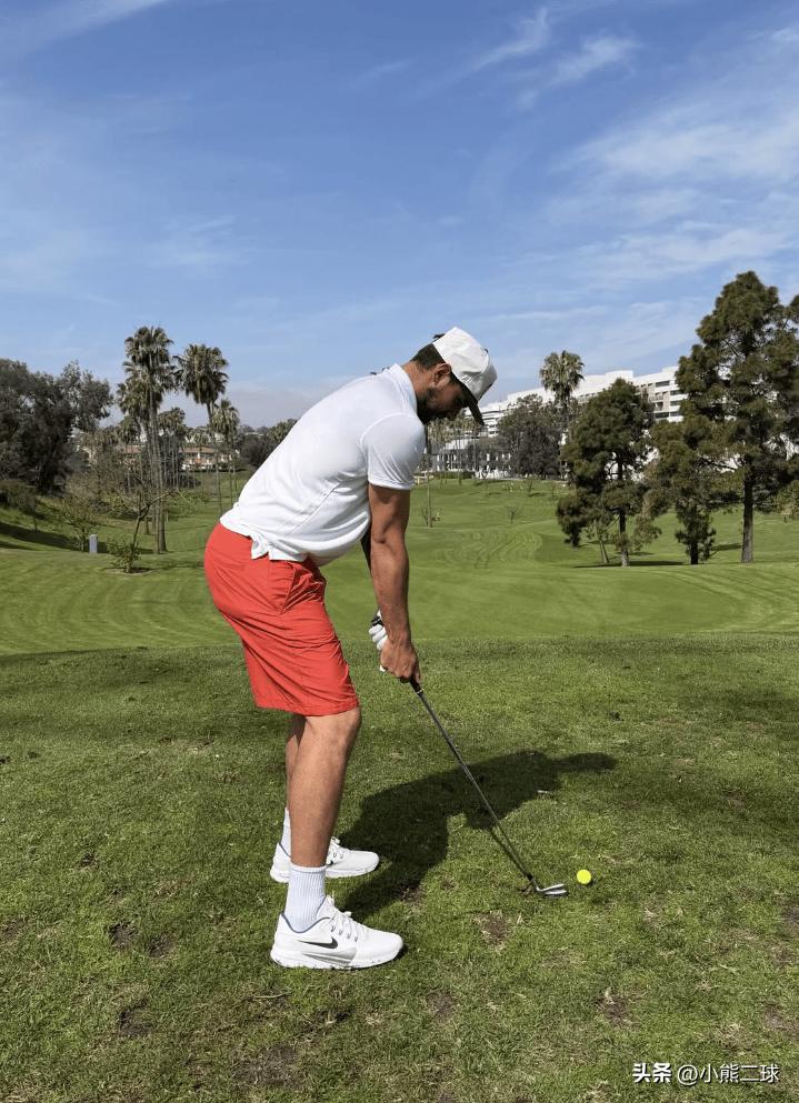 停赛不误休闲！东契奇更新社媒分享自己打高尔夫的照片

今日，湖人球星卢卡·东契奇