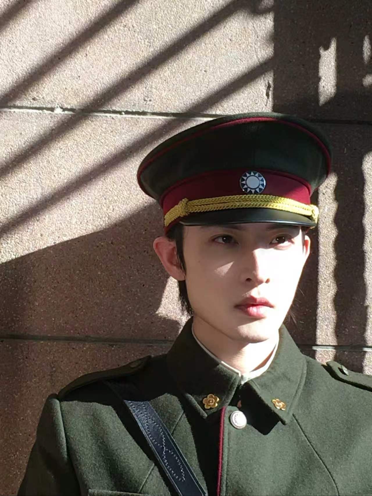 九门张副官什么时候摘口罩不用表情、不用肢体大肆表演，仅仅转动眼眸就能切换神态，小