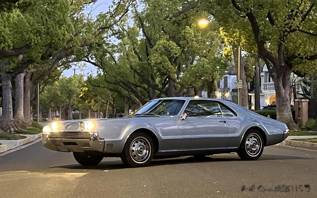 1966年奥兹莫比尔 Toronado 豪华版