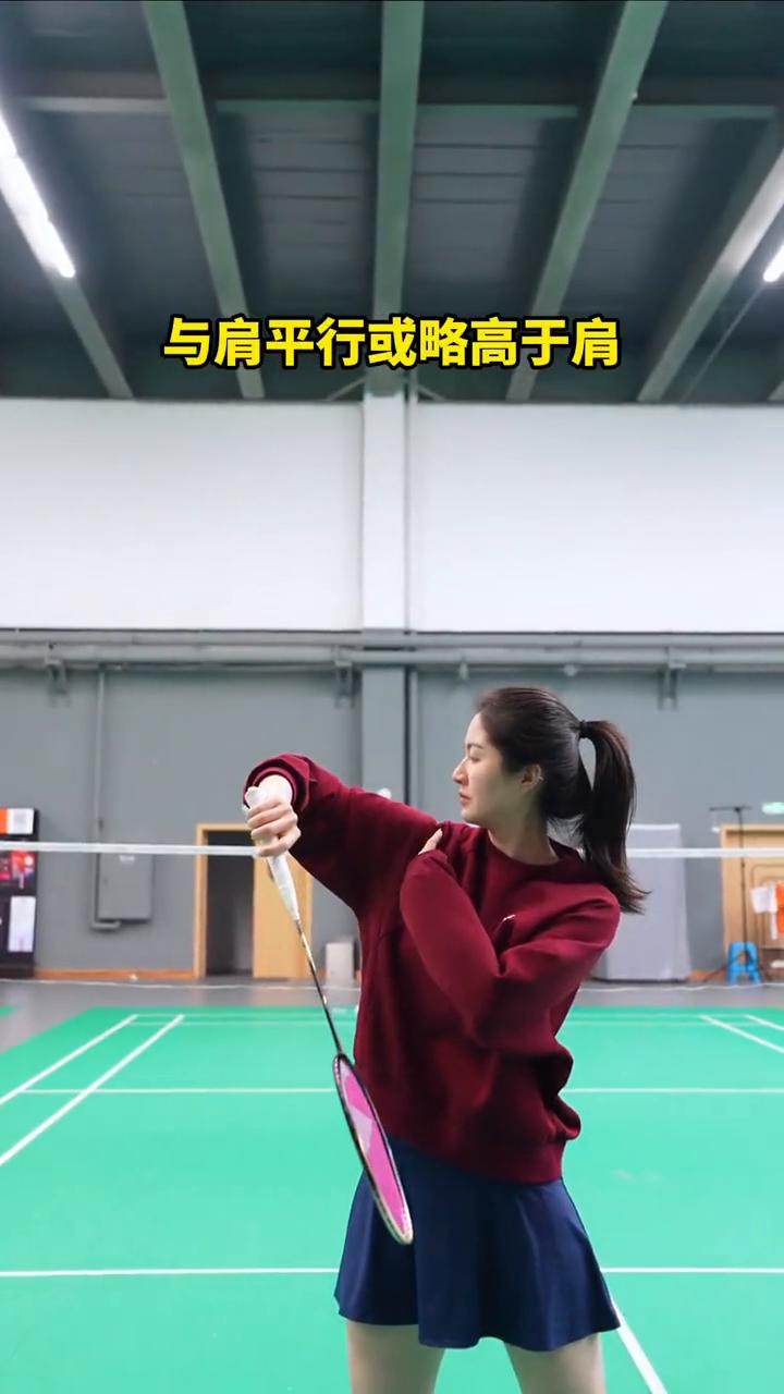 反手高远球。
这是一个错误的反手，为了方便发力，你选择了直接用手抡，但是这样打出