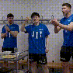 为什么樊振东这！么！可！爱！举着这点小啤酒与队伍一起嗨樊振东
