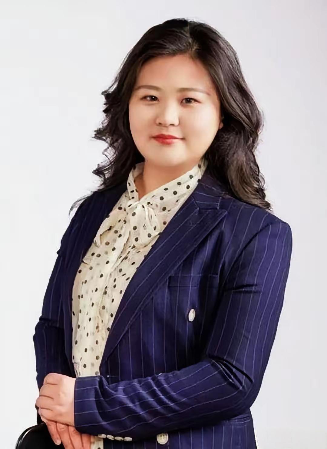 这般标致的美人，长相着实令人喜爱，可谓是人见人爱。在当下这个时代，凭借这样的颜值