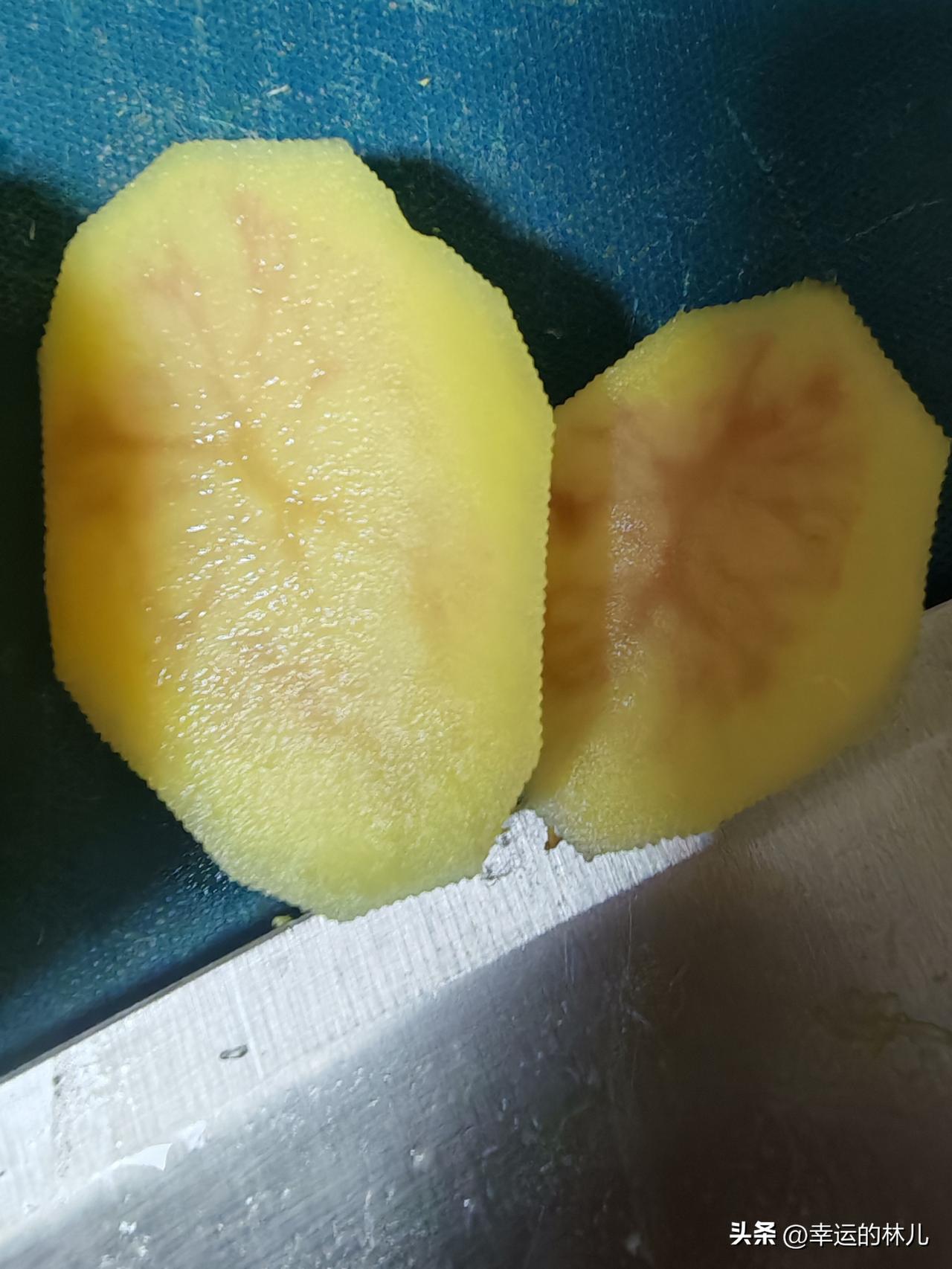 大自然真的是一幅优美的图画，
今天切了个土豆，
外表平平无奇，
里面却是像一幅优