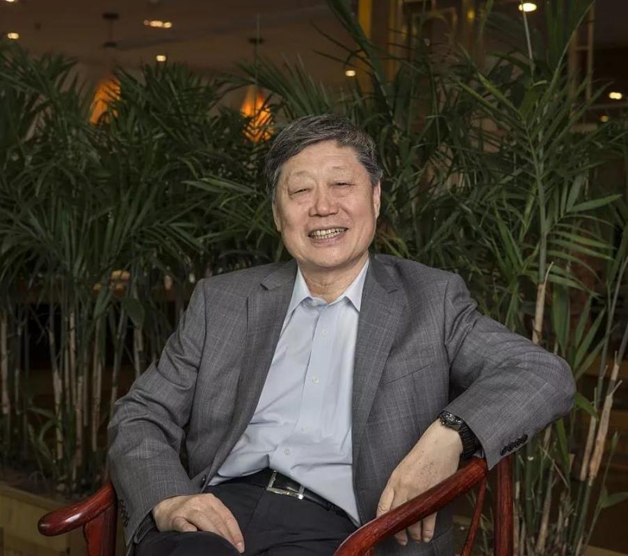 张瑞敏，1949年出生于山东青岛，中国科技大学工商管理硕士，海尔集团创始人、原党
