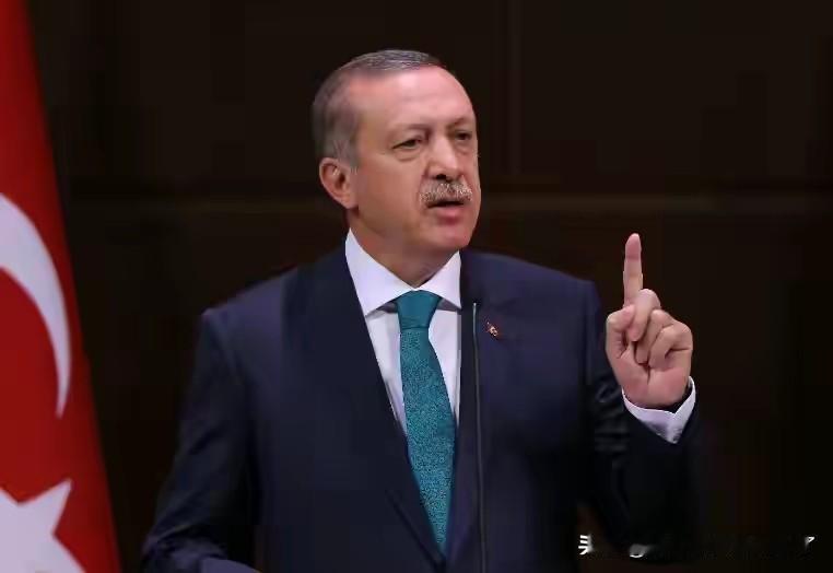 美国认怂了！
 
据央视12月24号消息，美国刚刚以缺少专业人员为由，放弃此前高