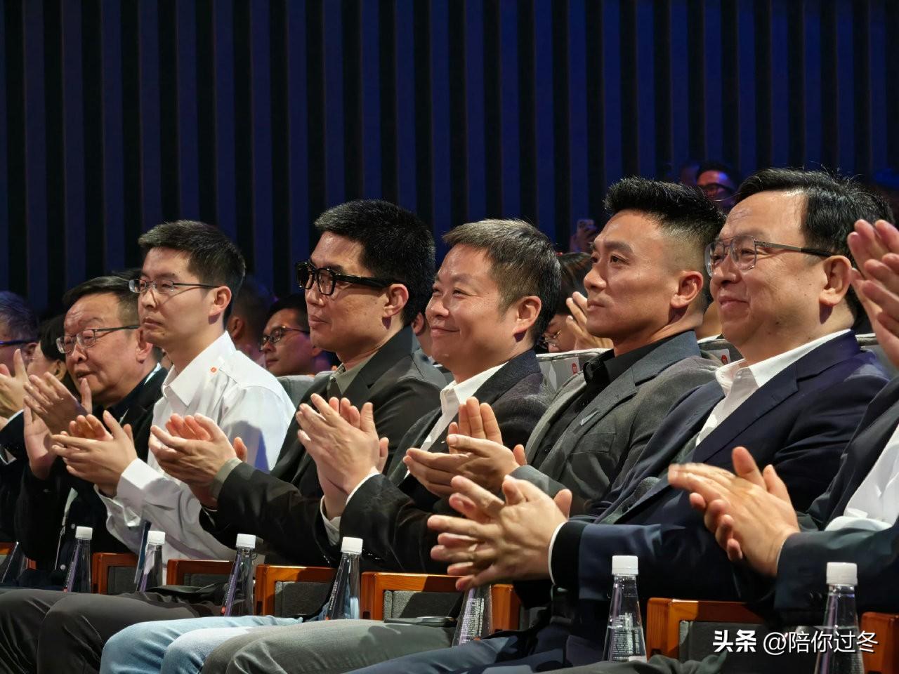 舒淇代言！新一代小米SU7上市！
王传福，李想，何小鹏，王兴兴等一众大咖为雷军小