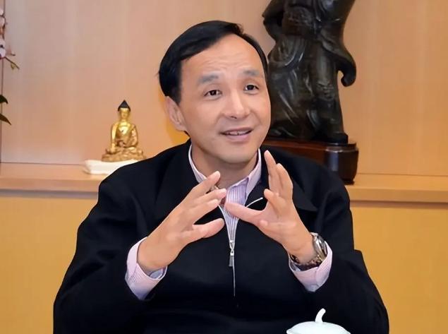 还以为朱立伦会顺利交棒给赵少康吗？很多人都被他前几天“支持赵”的表态给骗了。真相