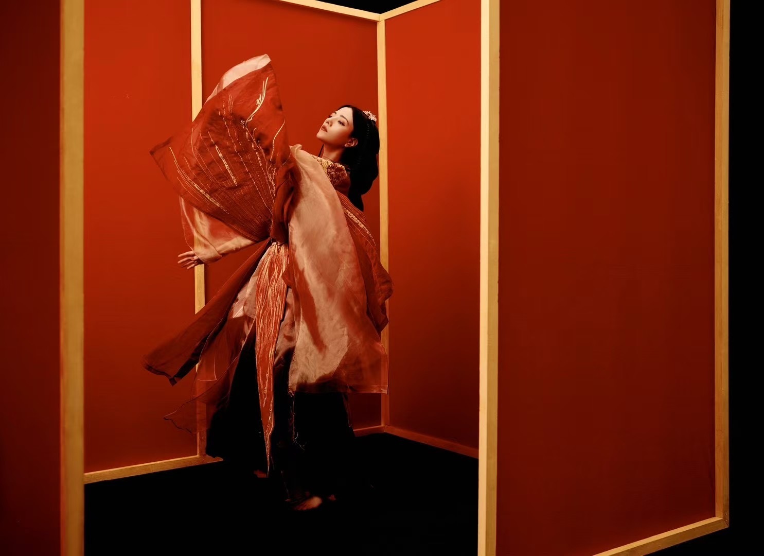 娜然梦回妲己  娜然跨年出发图好绝  娜然的东方跨年晚会出发图来了，很妲己，梦回