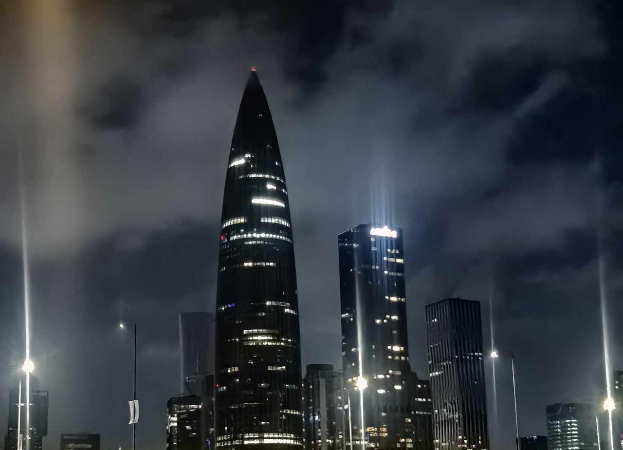 深圳湾，已然有世界湾区气质
深圳湾 城市让生活更美好
城市地标建筑