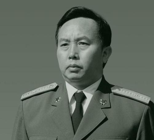 他曾是董占林的警卫员，42岁任副总参谋长，56岁退出现役

1961年，何其宗才