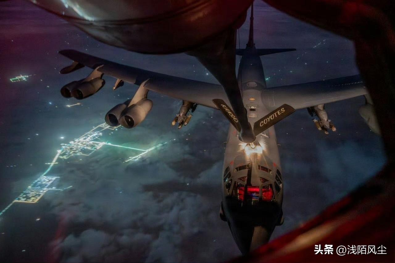 美国中央司令部近日发布了一张B-52轰炸机空中加油的图片。

据定位专家透露，加