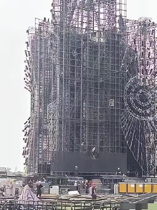 终于拆了！网友爆料：光明会共济会眼球造型

特殊寓意眼球造型，风格怪异违和，不符