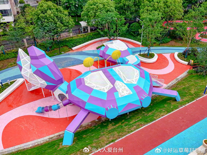 台州建设口袋公园让边角料化身金角银边 近日，台州三门。在景城小区南侧的蟹趣口袋公