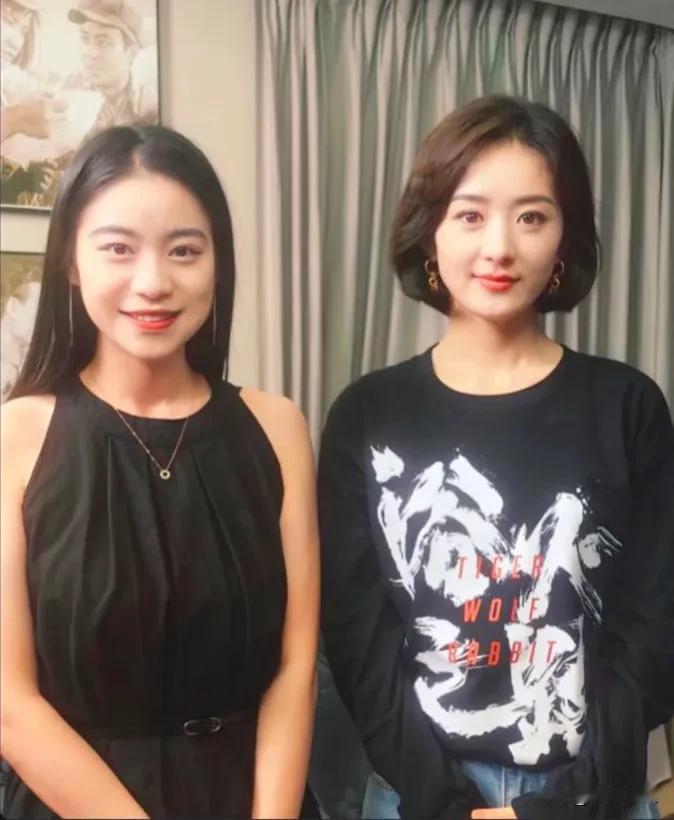赵丽颖这合照好像看上去不太自然，平时的她还更加美丽，难道是累了吗？#赵丽颖的哈哈