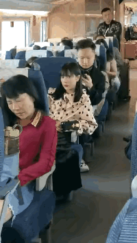 这小眼神儿，我该加个微信吗
艳遇 挑逗 眼神会讲故事 眼睛小美女 勾魂的小眼睛 