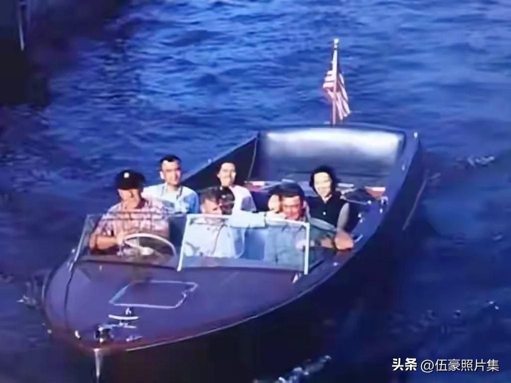 1953年，在美国加州帕萨迪纳，李佩（后右一、时年35岁）带着她4岁的女儿郭芹（