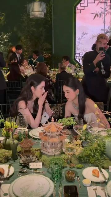 陈星旭坐在周也王玉雯对面陈星旭坐周也王玉雯对面 陈星旭坐周也王玉雯对面 