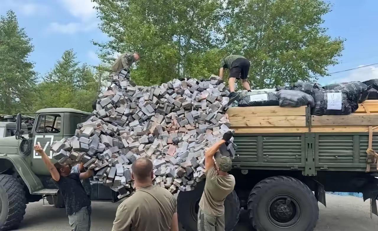 据乌克兰媒体援引乌军官兵的消息报道，在乌克兰人口稠密地区作战的俄军部队已开始广泛