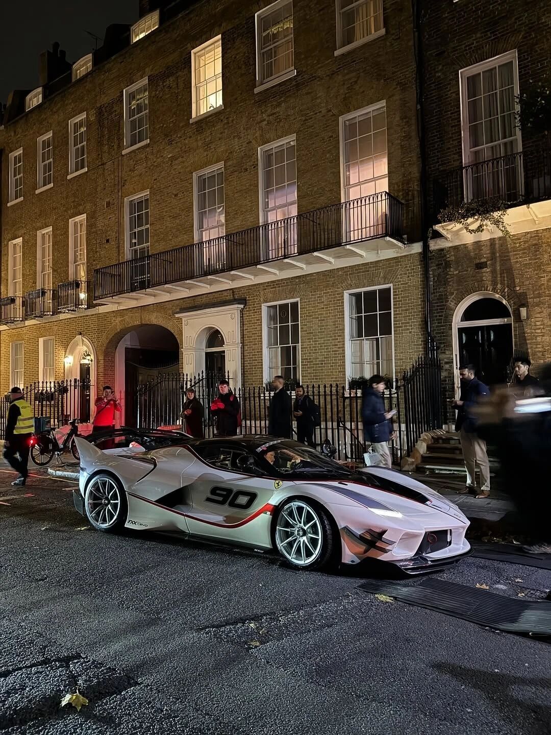 法拉利FXXK都能上路了？这不是只能在赛道吗[允悲][允悲]豪车超跑[超话] ​