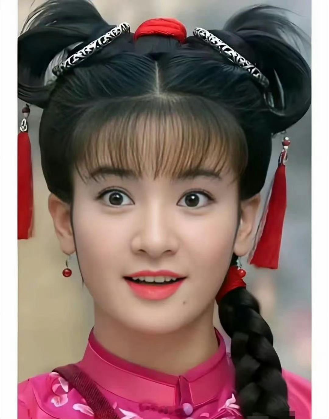 都是大眼睛，但是没有对比就没有伤害，李晟饰演的小燕子好像少了些什么。 