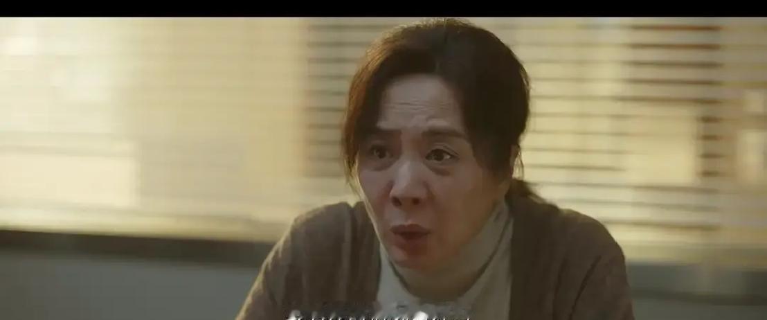 78岁的彭茂躺在重症监护室的病床上，抖着手拿笔写下遗嘱，打算把名下所有财产都留给