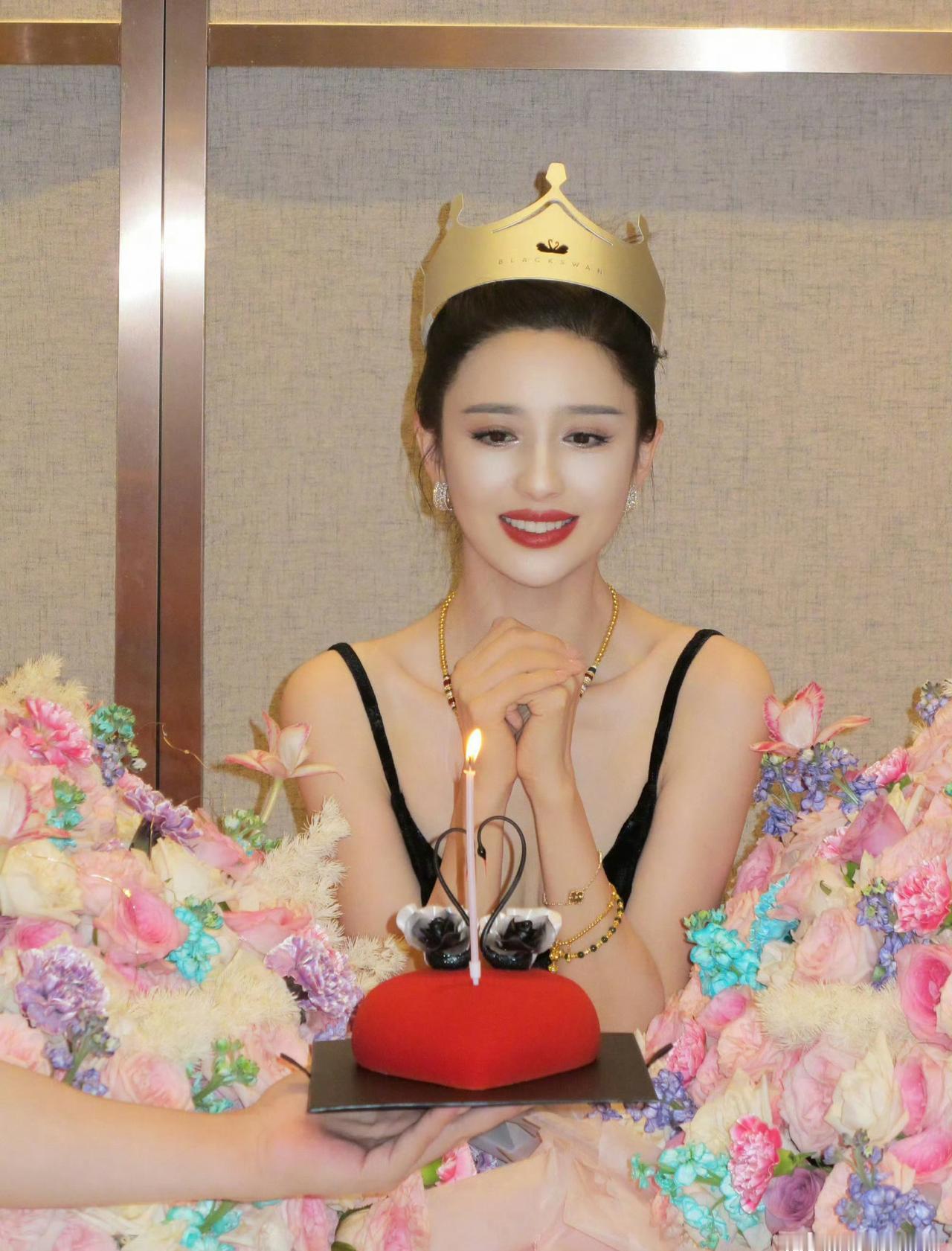 今天过生日的新疆真美女生日快乐
佟丽娅 80🌸新颜一
古力娜扎90🌸新颜一 