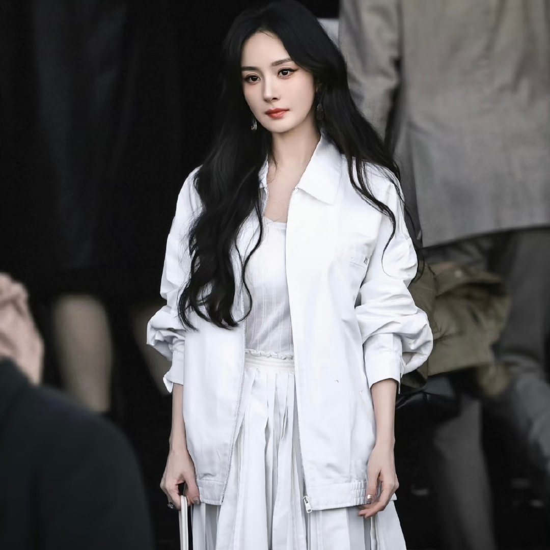 杨幂真的从TF站到TOP杨幂每一代都合拍了一遍 杨幂每一代都同框一遍，这才是顶流