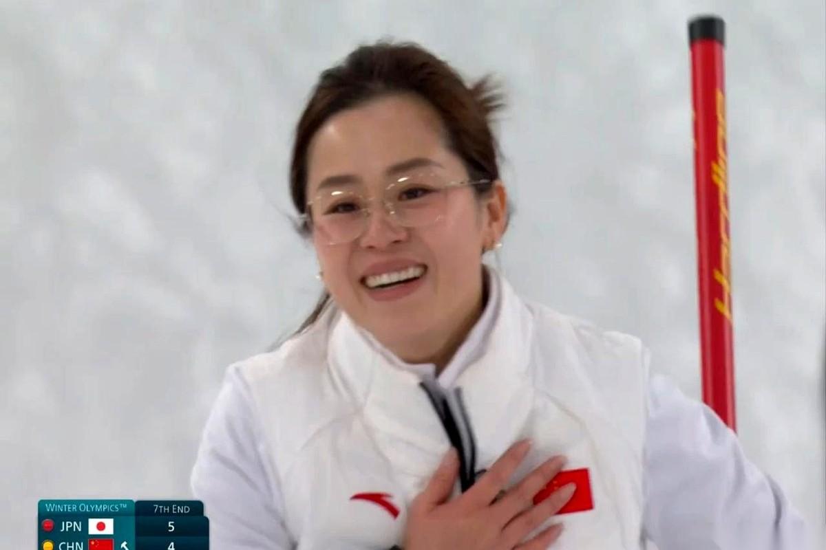 最后一投，失手了。
整个世界都好像安静了，就看着那颗冰壶，滑向了一个不属于我们的