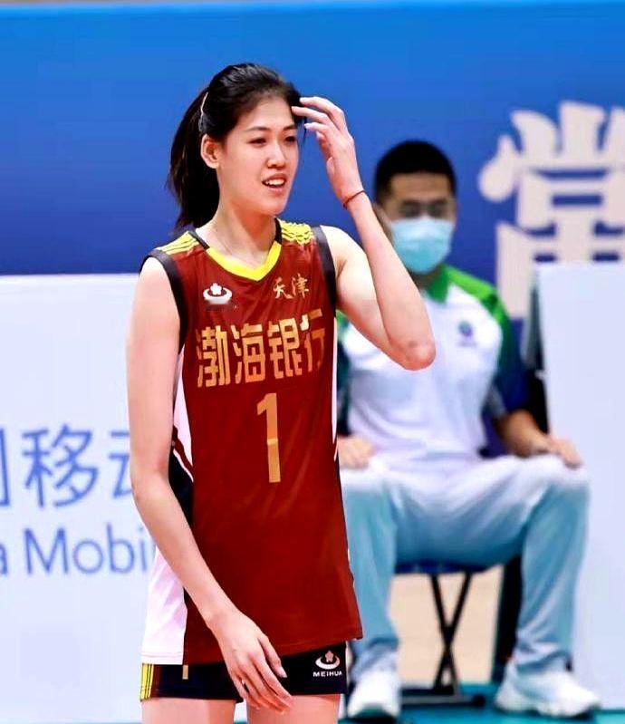 津苏女排那场全运会比赛，开头天津25-19拿下首局，看着还行其实整体拉胯。江苏后