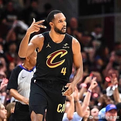 《抢板送乌龙！莫布利无视哈登强当杜兰特，骑士离谱操作引争议》美丽尔那个乌龙破坏篮