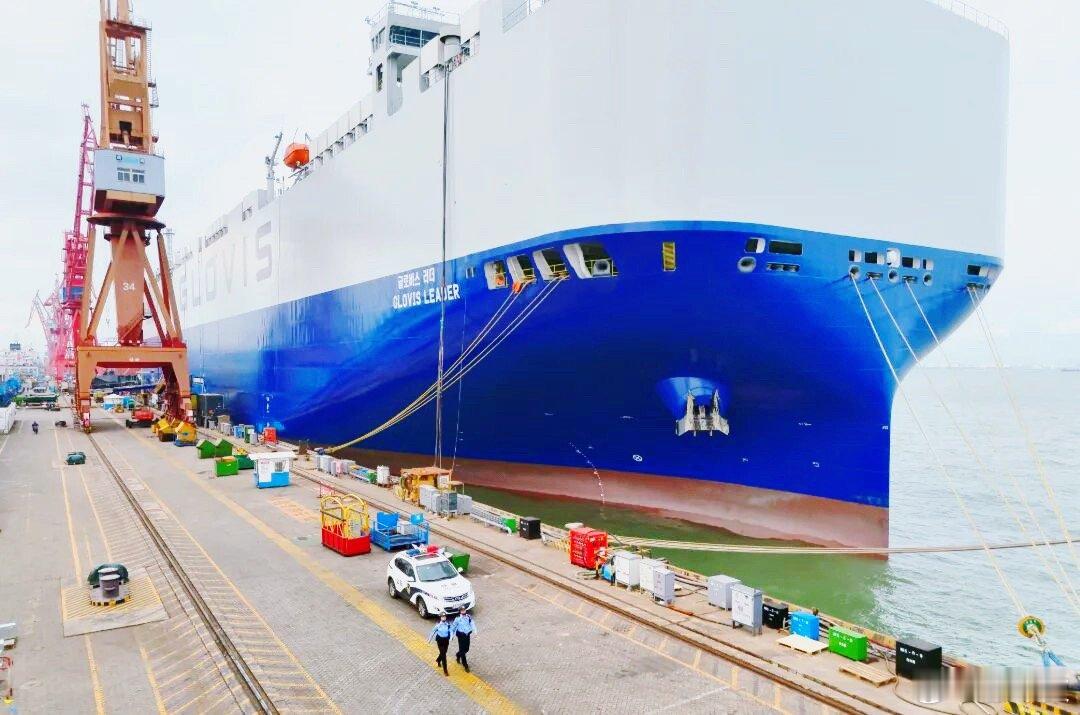 广州南沙智造刷新全球纪录 喜报！4月28日，全球首艘10800车LNG双燃料汽车