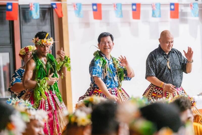 “台独”分子跳舞给大家看

林佳龙，台湾涉外部门负责人
现在在台湾的“邦交国”图